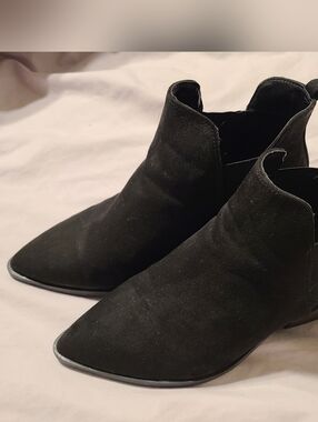 Women’s Black Suede Pointed Ankle Boots - Universal Thread